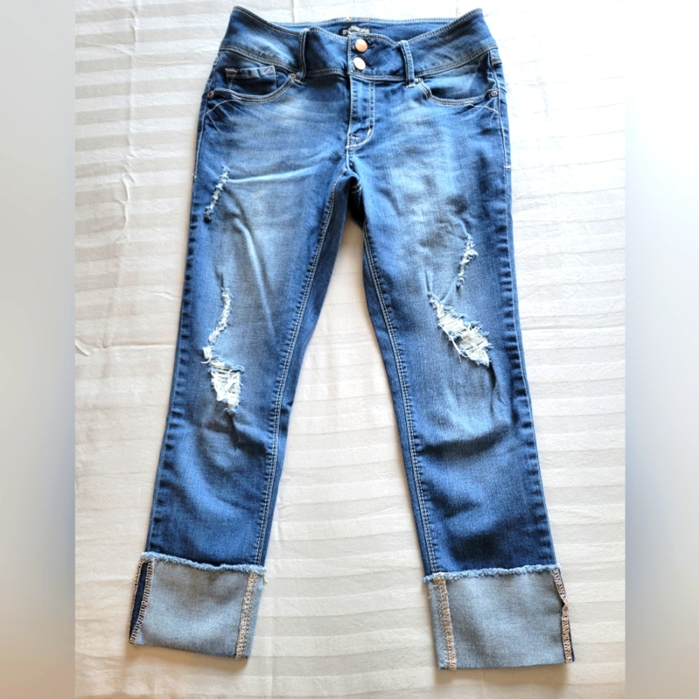 Size 9 Evernore Crop Jeans. Like New